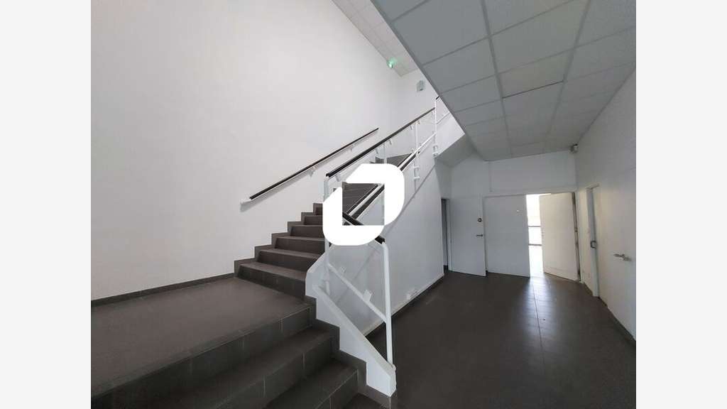 A louer Bureaux 821m² Montigny le bretonneux