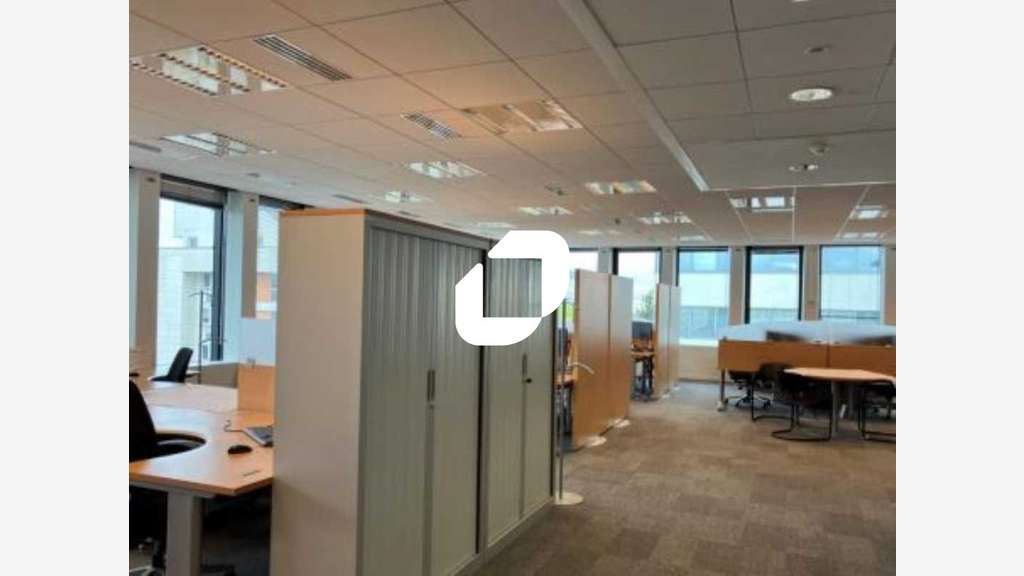 A louer Bureaux 1500m² Montigny le bretonneux