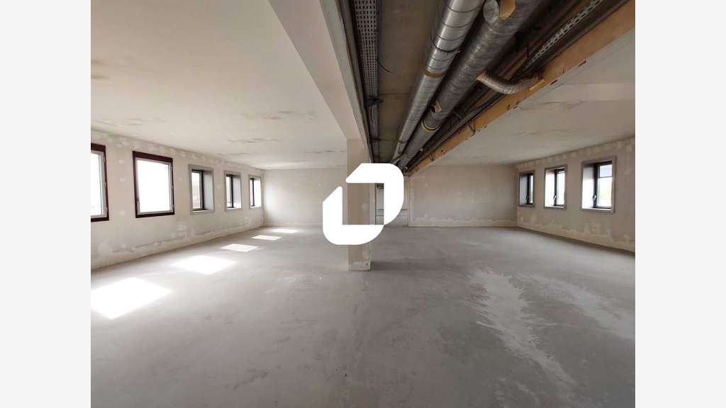 A louer Bureaux 772m² Montigny le bretonneux