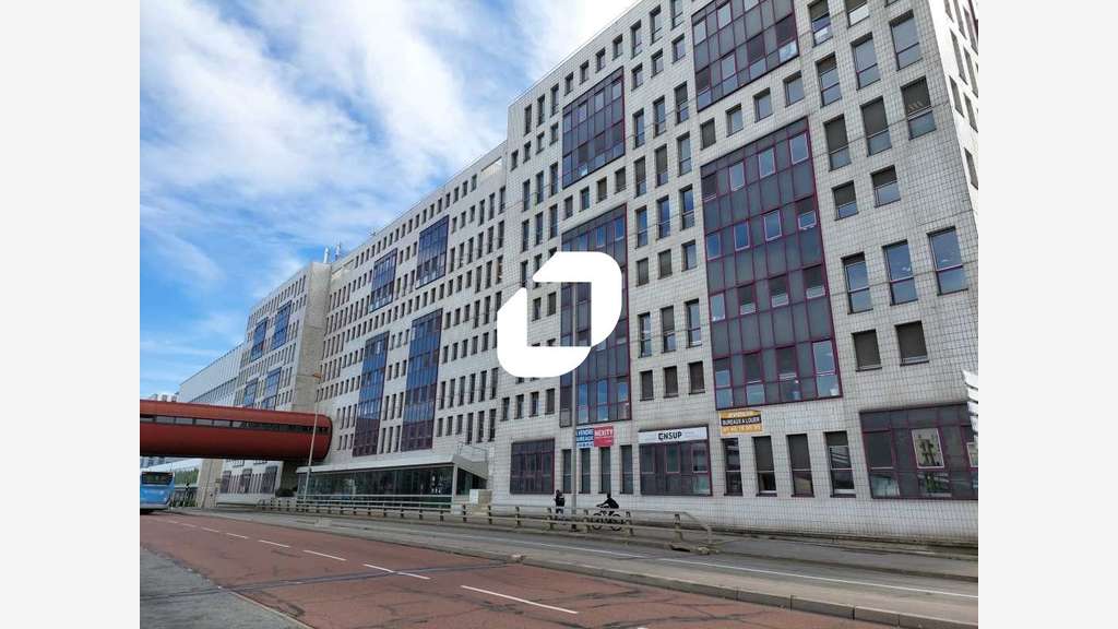 A louer Bureaux 772m² Montigny le bretonneux