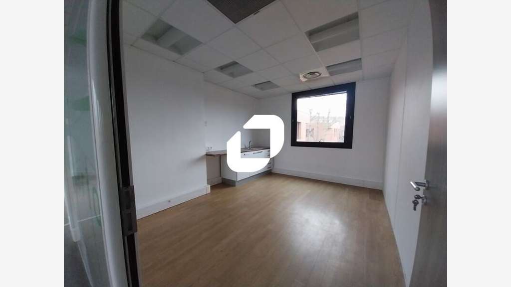 A louer Bureaux 274m² Montigny le bretonneux