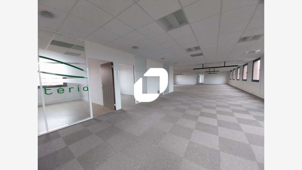 A louer Bureaux 274m² Montigny le bretonneux