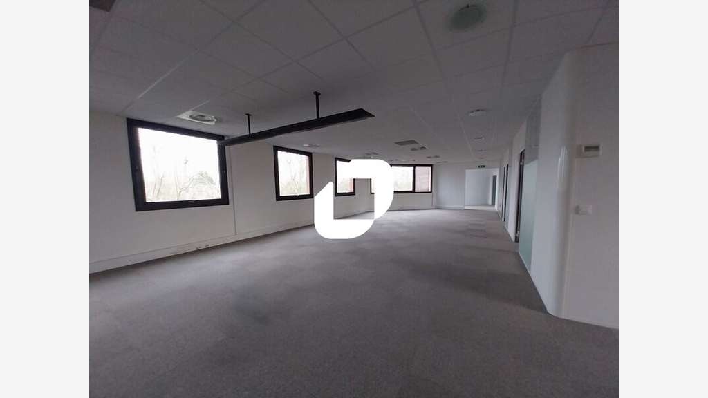 A louer Bureaux 376m² Montigny le bretonneux