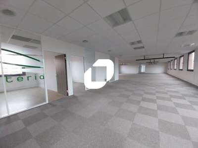 A louer Bureaux 376m² Montigny le bretonneux
