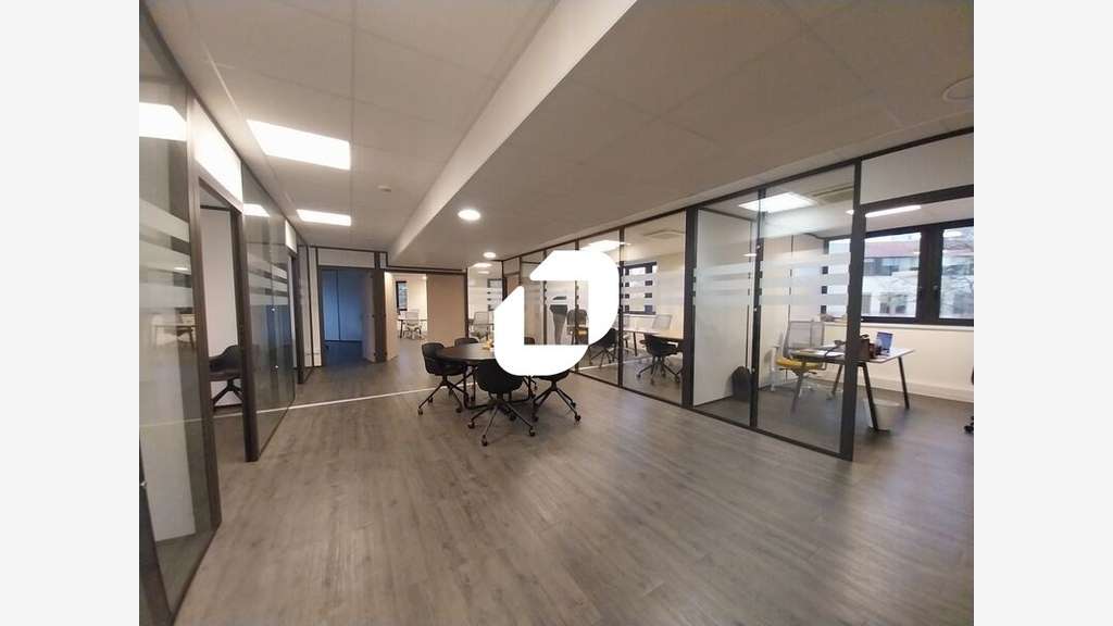 A louer Bureaux 260m² Montigny le bretonneux