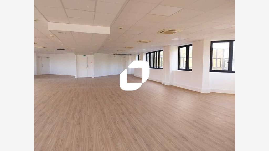A louer Bureaux 260m² Montigny le bretonneux