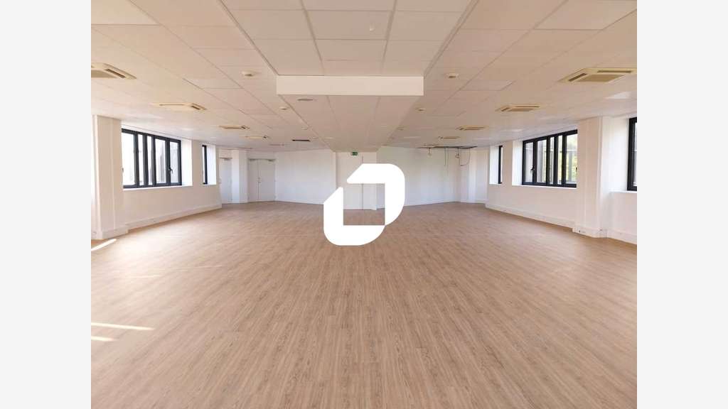 A louer Bureaux 260m² Montigny le bretonneux
