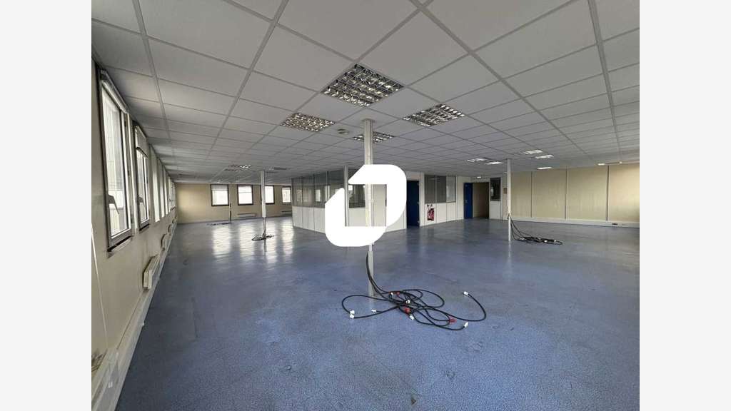 A louer Bureaux 156m² Montigny le bretonneux