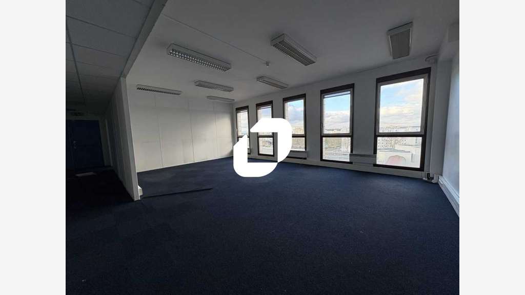 A louer Bureaux 550m² Montigny le bretonneux