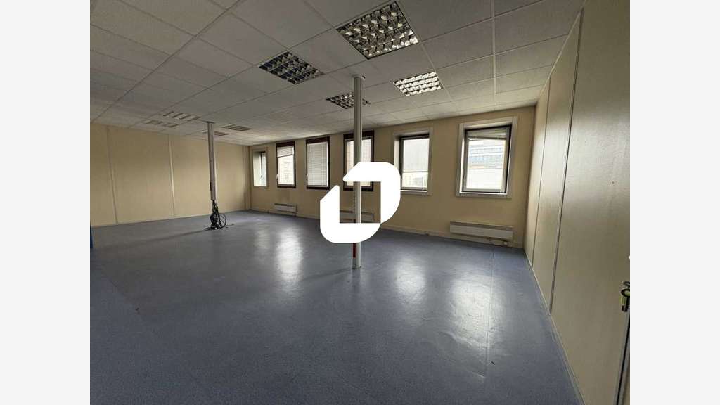 A louer Bureaux 550m² Montigny le bretonneux