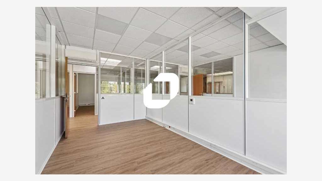 A louer Bureaux 328m² Montigny le bretonneux