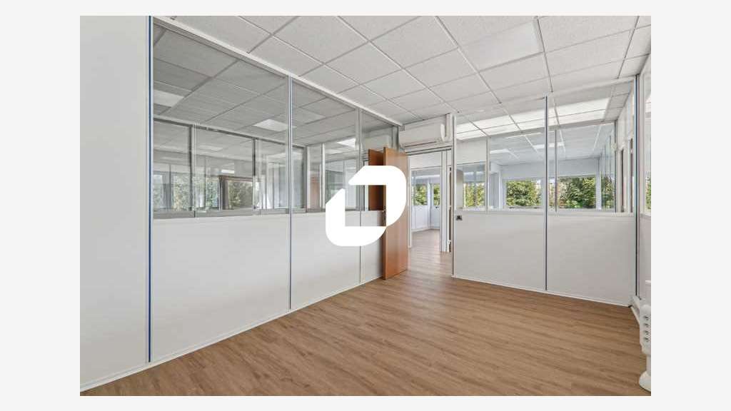 A louer Bureaux 328m² Montigny le bretonneux