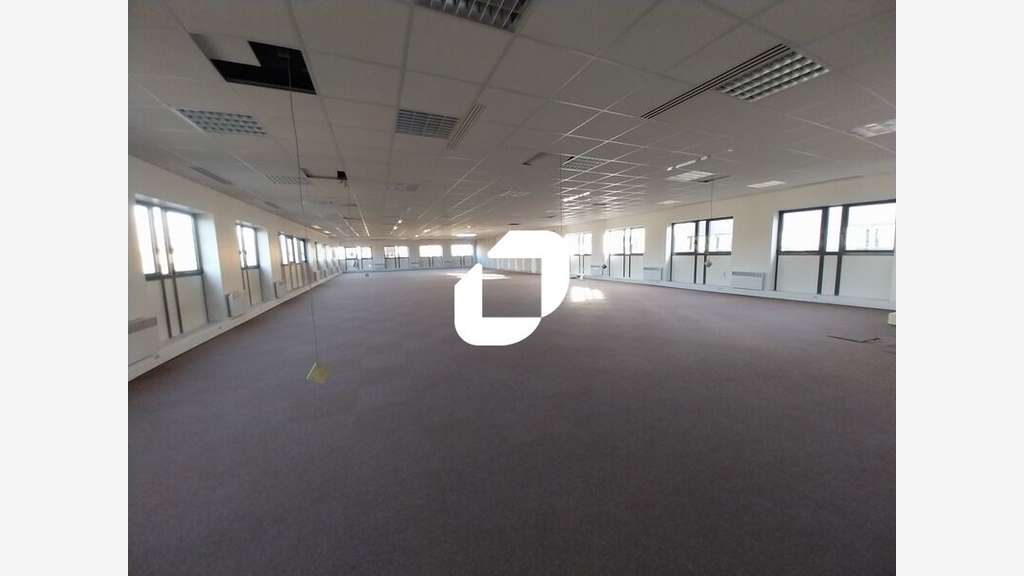 A louer Bureaux 413m² Montigny le bretonneux