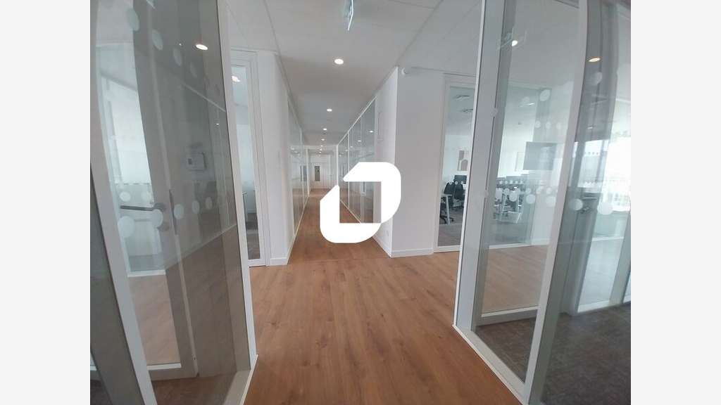A louer Bureaux 360m² Montigny le bretonneux