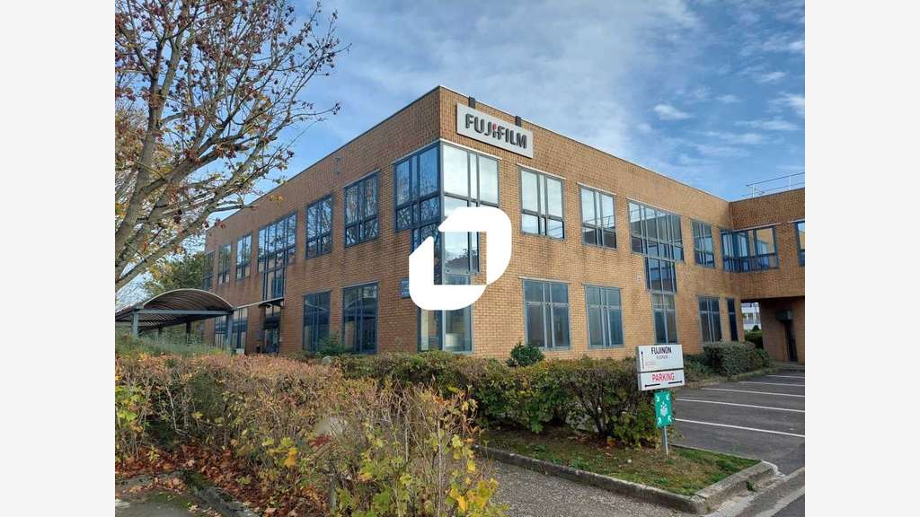 A louer Bureaux 807m² Montigny le bretonneux