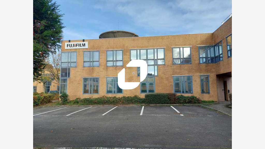 A louer Bureaux 807m² Montigny le bretonneux