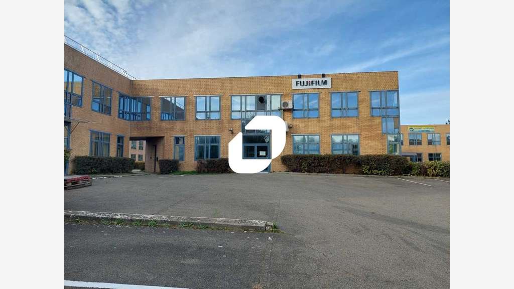 A louer Bureaux 807m² Montigny le bretonneux