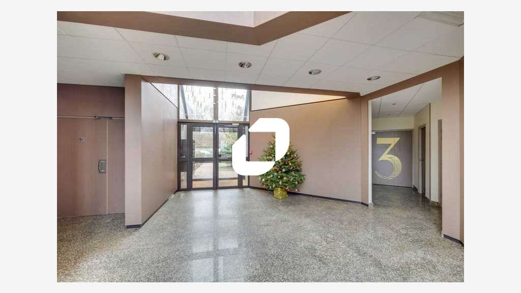 A louer Bureaux 835m² Montigny le bretonneux
