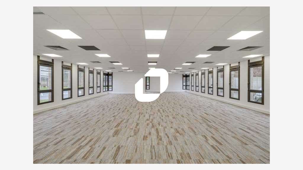 A louer Bureaux 835m² Montigny le bretonneux