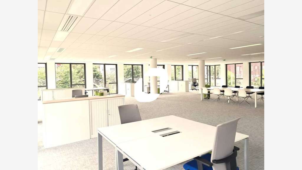 A louer Bureaux 1405m² Montigny le bretonneux