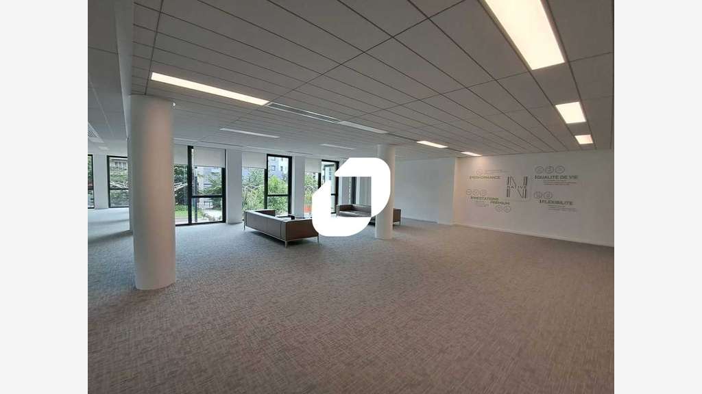 A louer Bureaux 1125m² Montigny le bretonneux