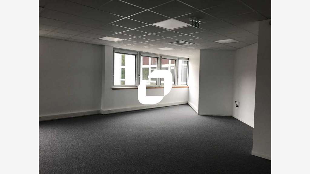 A louer Bureaux 303m² Montigny le bretonneux