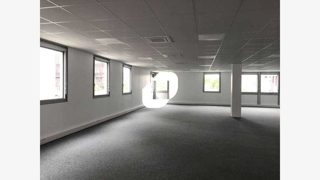 A louer Bureaux 303m² Montigny le bretonneux