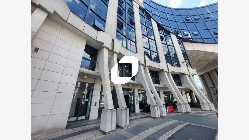 A louer Bureaux 435m² Montigny le bretonneux