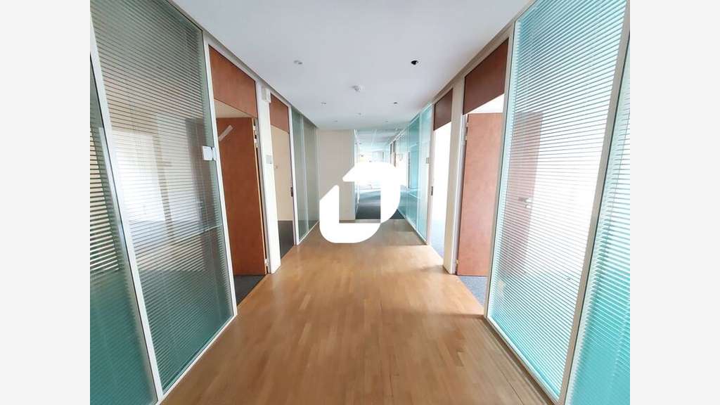 A louer Bureaux 220m² Montigny le bretonneux