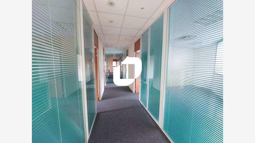 A louer Bureaux 220m² Montigny le bretonneux