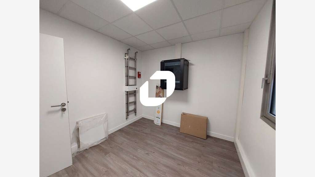 A louer Bureaux 371m² Montigny le bretonneux