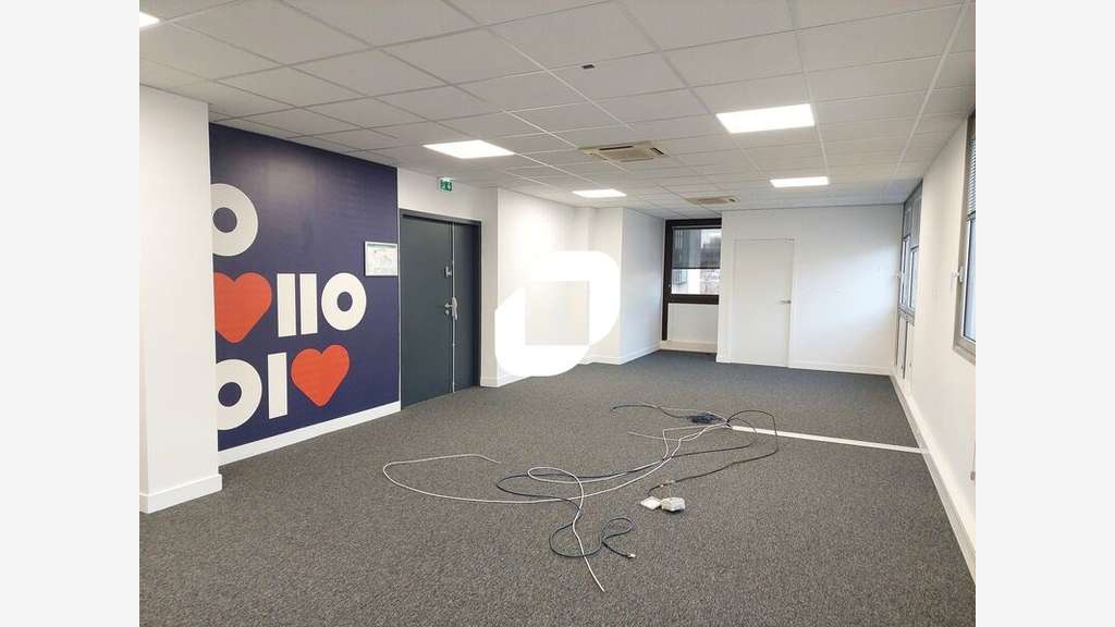 A louer Bureaux 371m² Montigny le bretonneux