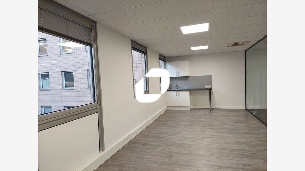 A louer Bureaux 371m² Montigny le bretonneux