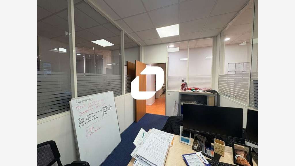 A louer Bureaux 95m² Montigny le bretonneux