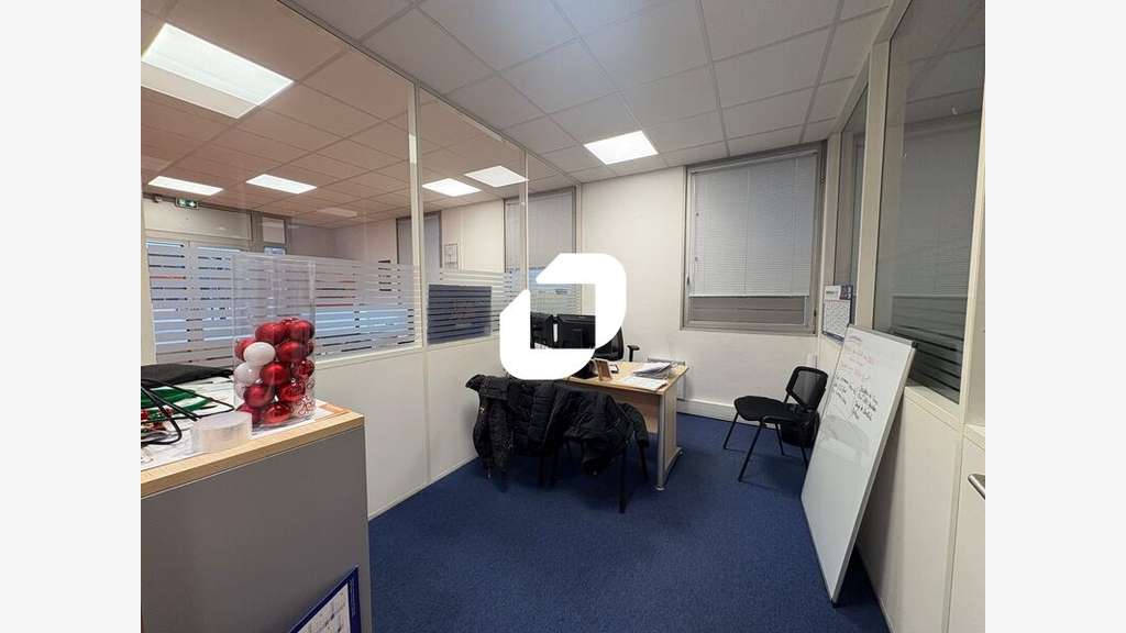 A louer Bureaux 95m² Montigny le bretonneux