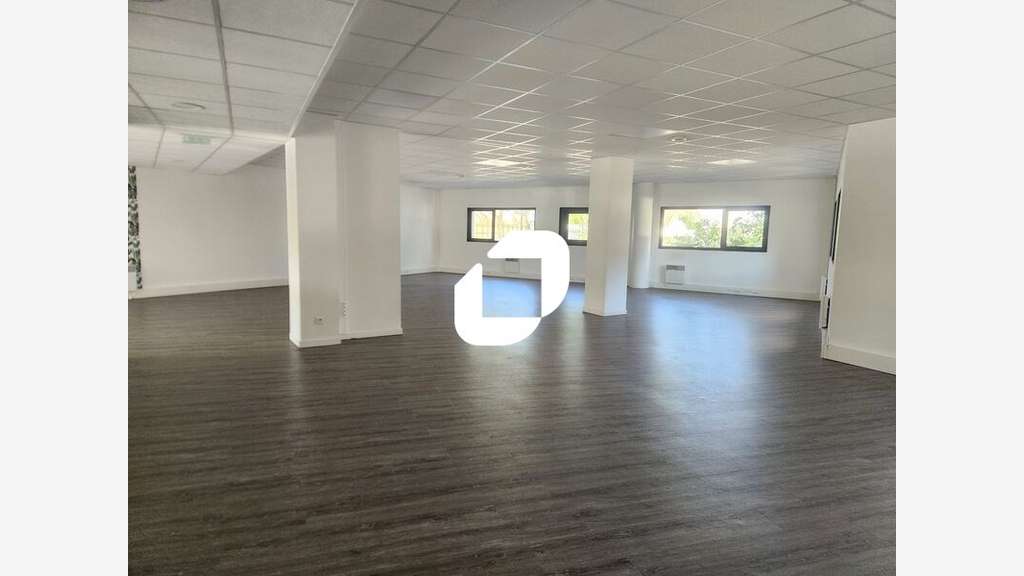 A louer Bureaux 280m² Montigny le bretonneux