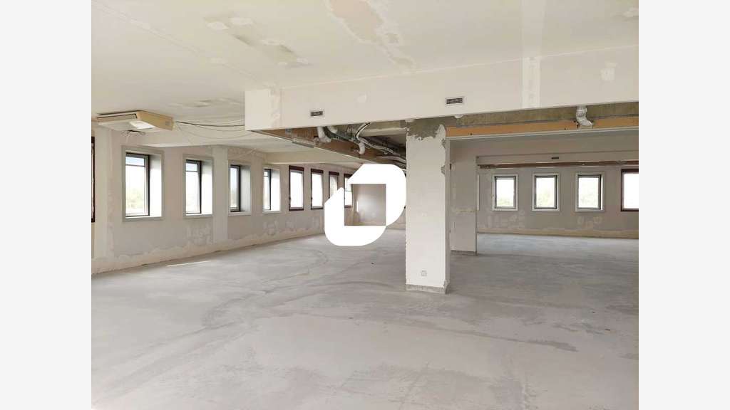 A louer Bureaux 772m² Montigny le bretonneux