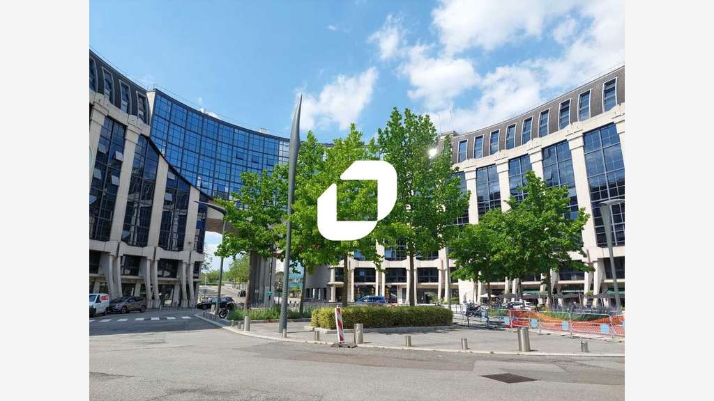 A louer Bureaux 715m² Montigny le bretonneux