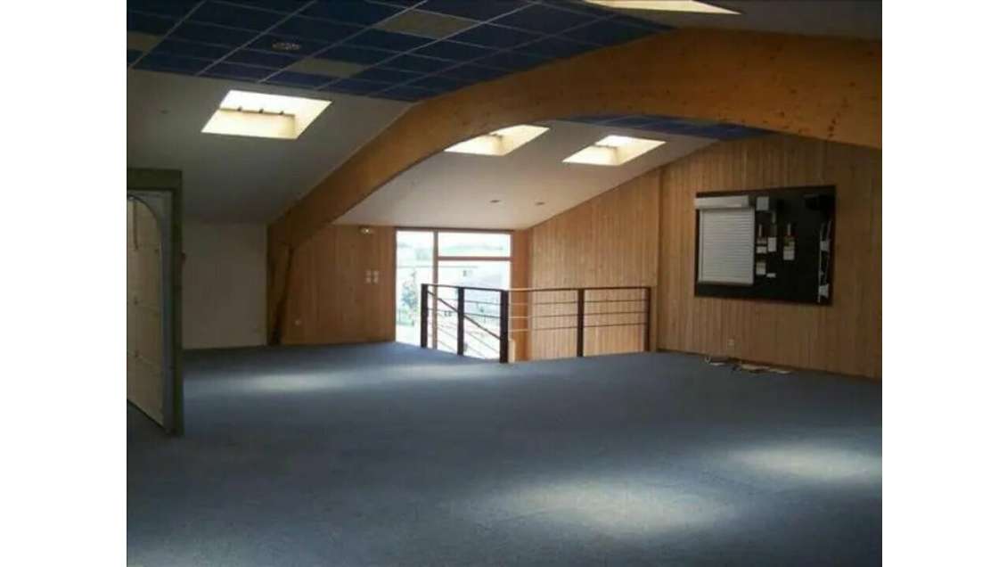 Local d'activités 555m² à louer à Montivilliers