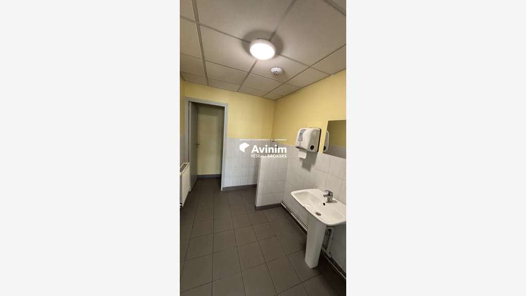 Immeuble bureaux de 1260m² à louer à Montivilliers