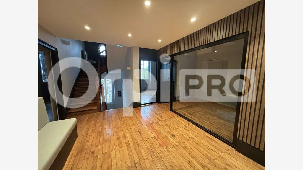 Bureaux 208m² à louer en centre-ville de Montluçon