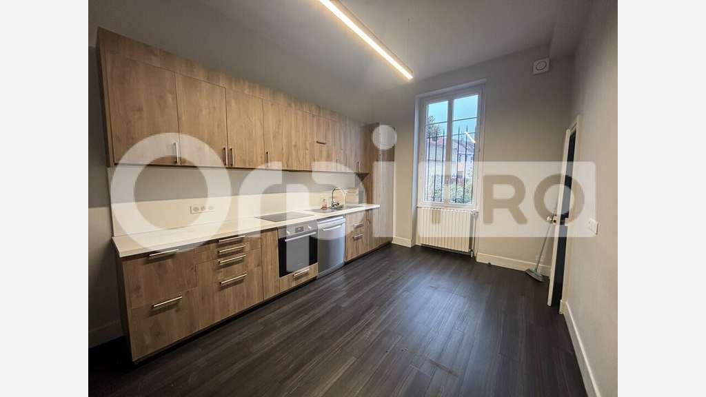Bureaux 208m² à louer en centre-ville de Montluçon