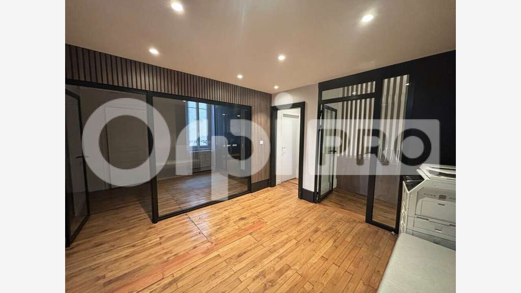 Bureaux 208m² à louer en centre-ville de Montluçon
