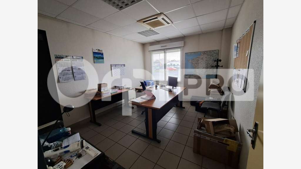 A louer local atelier bureau de 750m² à Montluçon
