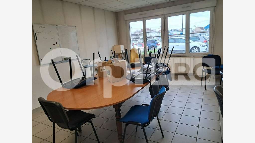 A louer local atelier bureau de 750m² à Montluçon