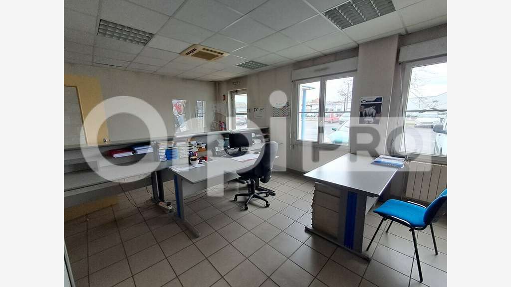 A louer local atelier bureau de 750m² à Montluçon