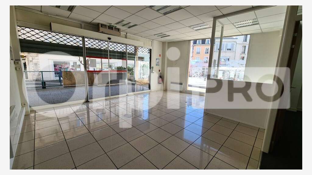 Bureaux 134m² RDC à louer à Montluçon