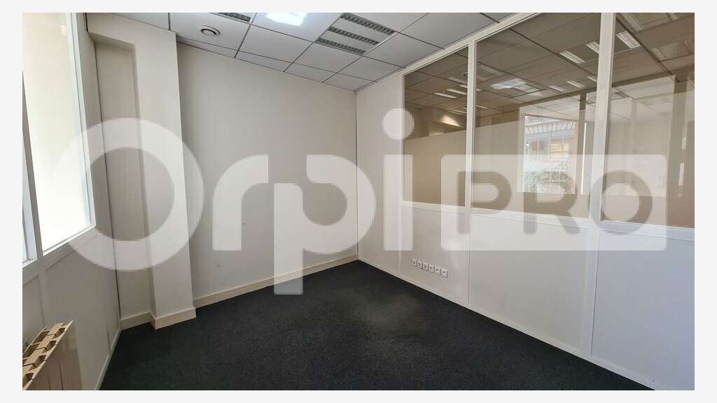 Bureaux 134m² RDC à louer à Montluçon