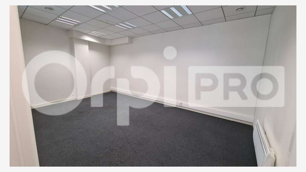 Bureaux 134m² RDC à louer à Montluçon