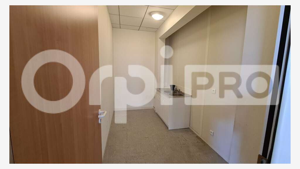 Bureaux 134m² RDC à louer à Montluçon
